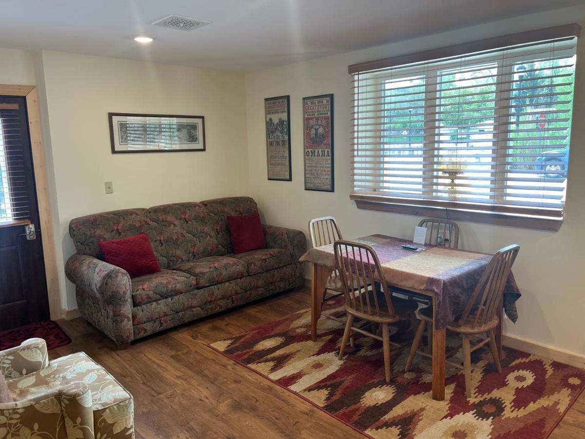 Creekside Downtown Vacation Suites, Only Adults 25 Or Older Buffalo Ngoại thất bức ảnh